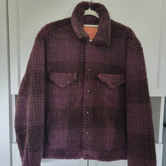 Levi's Men's Cozy Vintage Relaxed Fit Sherpa Jacket in a purple and brow size M - Picture 1 of 5